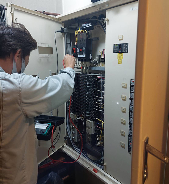 人の命を守る仕事をチームで支えるやりがいに